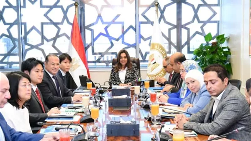 عوض: سرعة تنفيذ مصانع بدائل البلاستيك لتصبح مدن خالية من التلوث