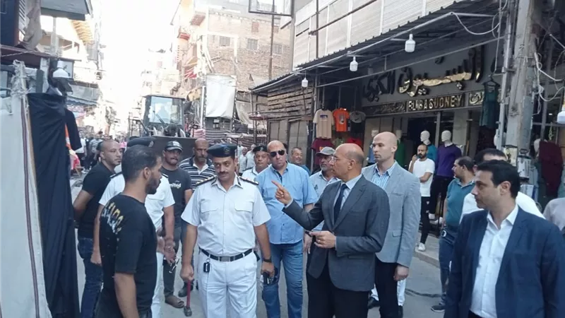 مدير أمن بورسعيد يقود حملة لإزالة الإشغالات بشارع التجاري بحي العرب