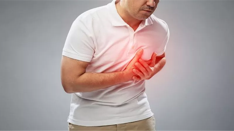 لا تتجاهلها.. إشارات مبكرة قد تنقذ حياتك من النوبة القلبية