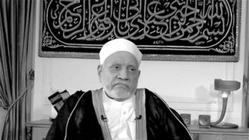 رئيس الشيوخ ينعى العالم الراحل أحمد عمر هاشم ويشيد بمسيرته العلمي