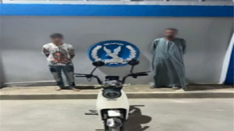 ضبط قائد دراجة كهربائية لسيره برعونة والإصطدام بسيدة فى بنى سويف