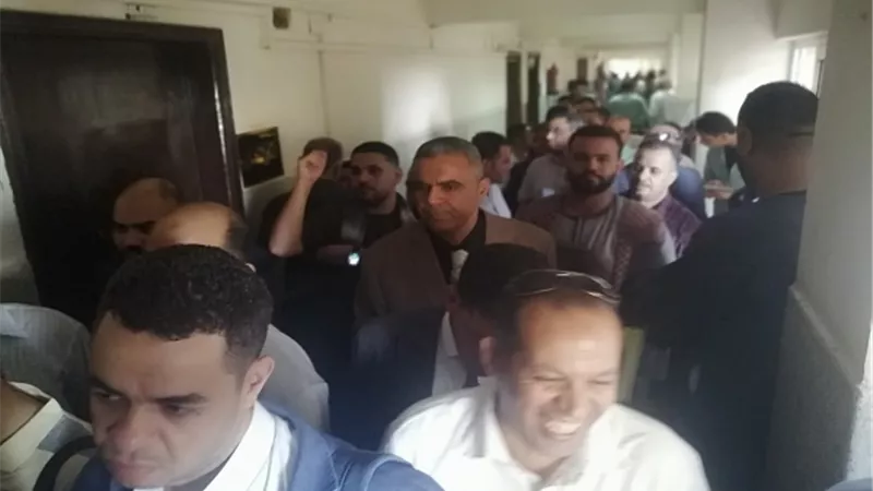 زحام في اليوم الأول لتلقي طلبات الترشح للانتخابات البرلمانية