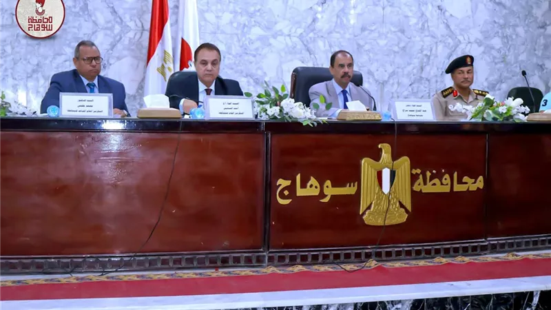 محافظ سوهاج يشددعلى متابعة ملفات التصالح والتقنين وإزالة التعديات