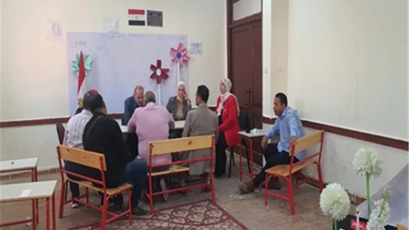 مدير التعليم بالقاهرة تتفقد انتظام الدراسة بإدارة المقطم التعليمية