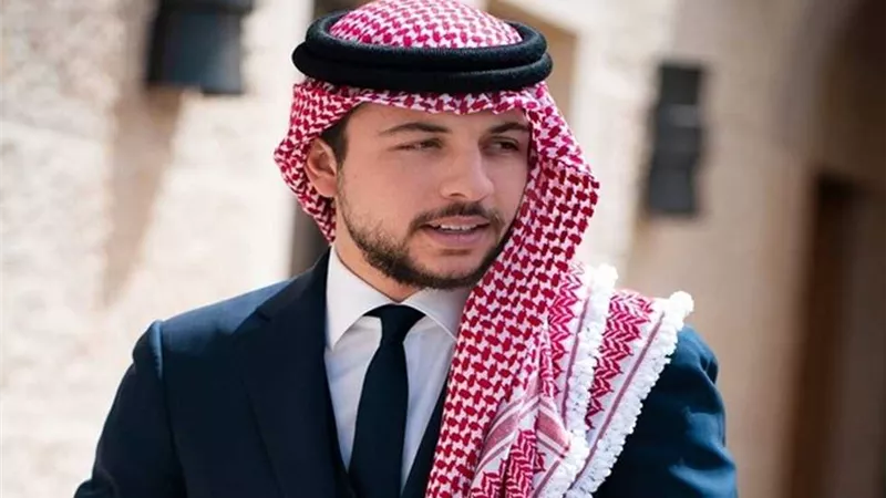 ولي العهد الأردني يلتقي ماكرون في باريس لبحث العلاقات الثنائية