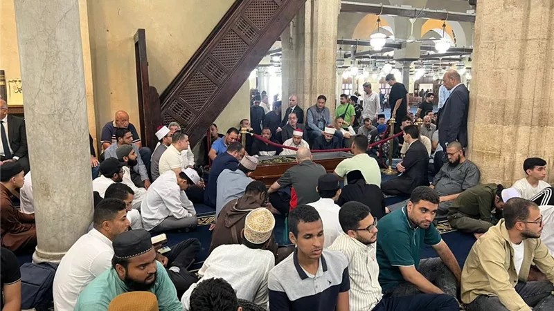 وصول جثمان العالم الجليل الدكتور أحمد عمر هاشم إلى الجامع الأزهر