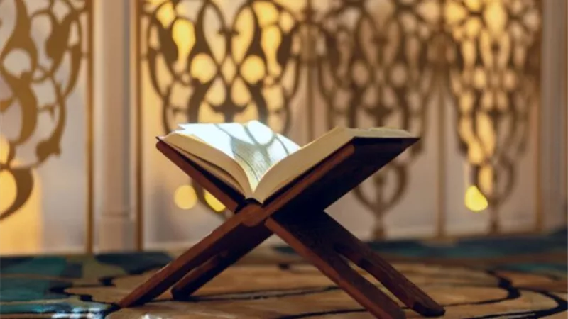 الأجر فى سورة الكهف على القراءة أم الاستماع؟