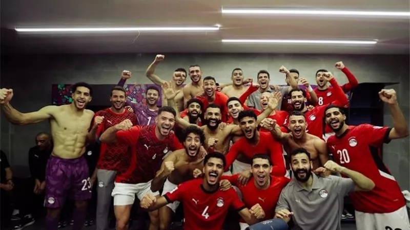 شاهد.. صلاح يرقص و يُغني 