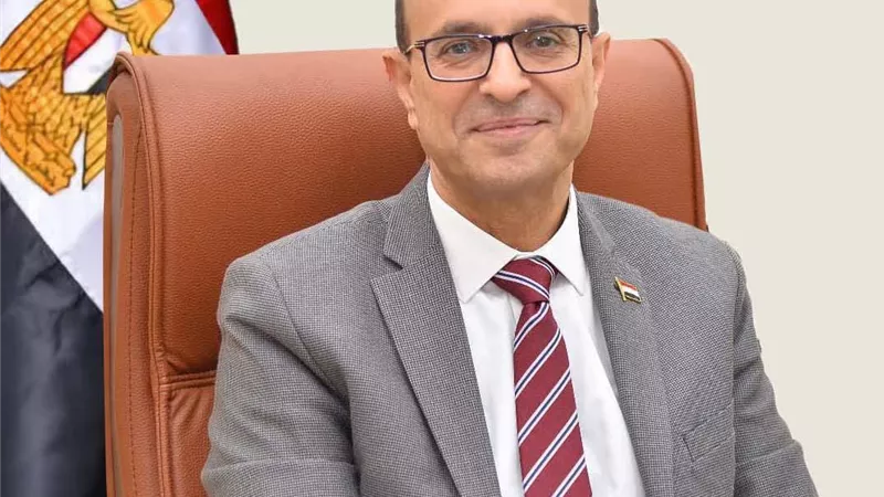 الدكتور المنشاوي يهنئ الدكتورة هبة صالح لتسلمها جائزة اليونسكو