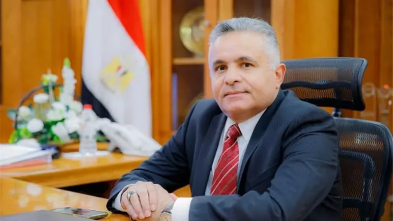 رئيس جامعة السويس يشيد بجهود القيادة السياسية