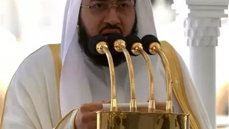 خطيب المسجد الحرام : ما يعني المرء هو كل ما يضيف لحياته قيمة