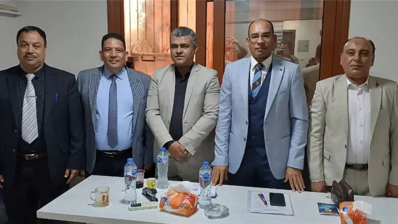 مدير صحة المنيا يُدلي بصوته في انتخابات التجديد النصفي للأطباء