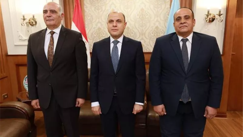 محافظ كفرالشيخ يكرم السكرتير العام والسكرتير العام المساعد