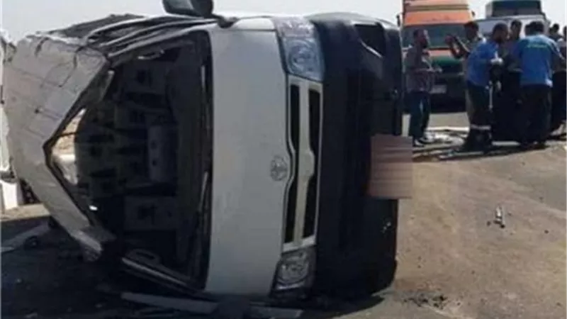 مرور القليوبية ينجح في إعادة الحركة بعد انقلاب ميكروباص بطريق الخانكة – السلام