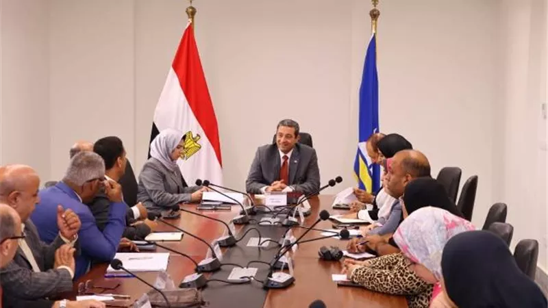 محافظ دمياط يناقش المخطط الإستراتيجي لمدينة عزبة البرج