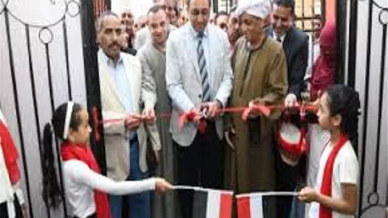 محافظ قنا يتفقد مدرسة النهضة الابتدائية بقفط