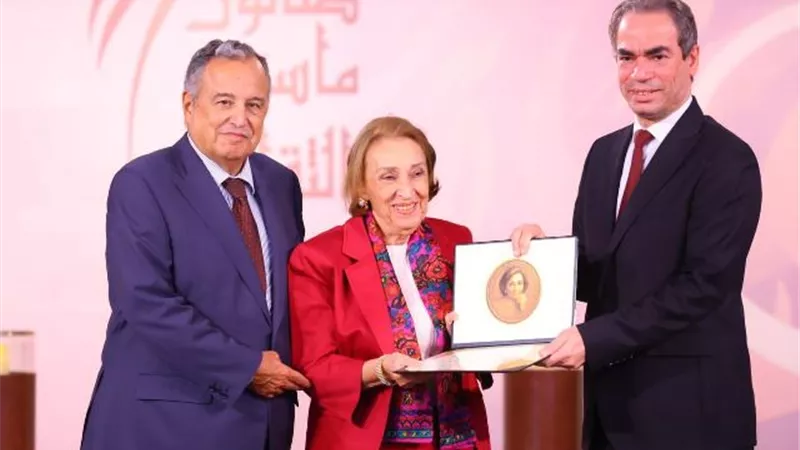 منح وسام ماسبيرو لرواد الإعلام العربي حسن حامد وأمينة صبري وهالة الحديدي