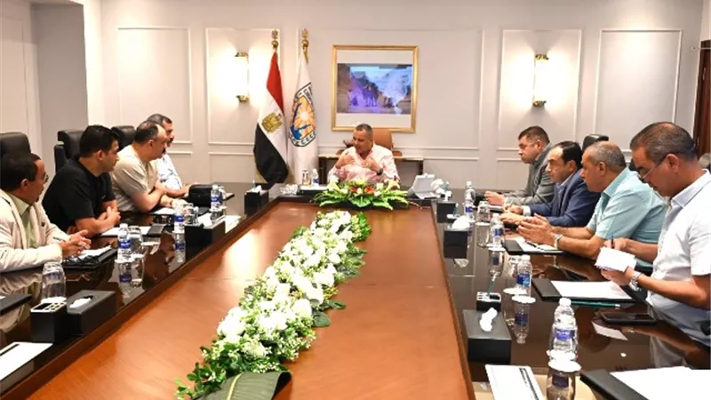 محافظ جنوب سيناء يتابع الاستعدادات لتوقيع اتفاق وقف الحرب بغزة