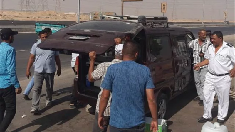 جهاز العاشر يضبط 7 مركبات للمشروبات والطعام بدون تصريح.. بالصور