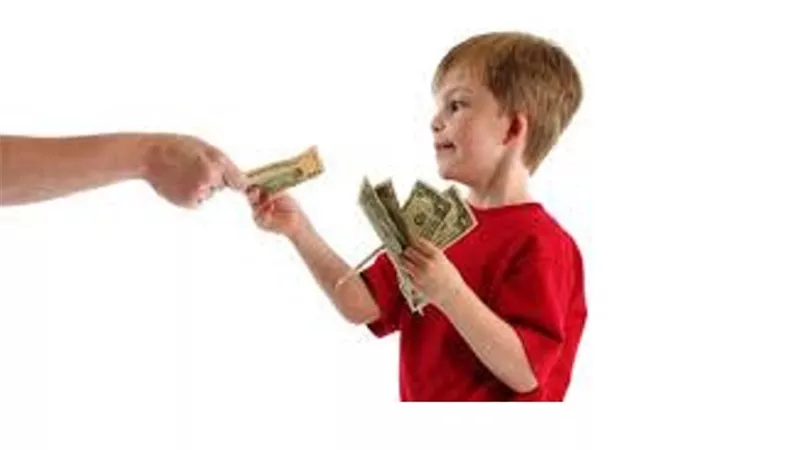 متى تُجزئ الزكاة عن نفقة الأقارب؟
