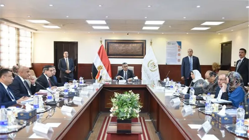 وزير التموين يشدد على تأمين احتياطي السلع الأساسية بشكل مستدام