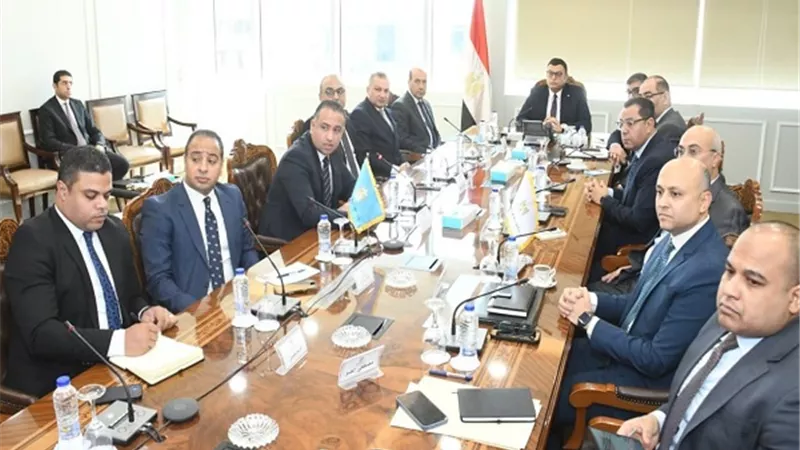 وزير الإسكان يعقد اجتماعاً لبحث ملف تشغيل مشروع حدائق تلال الفسطا