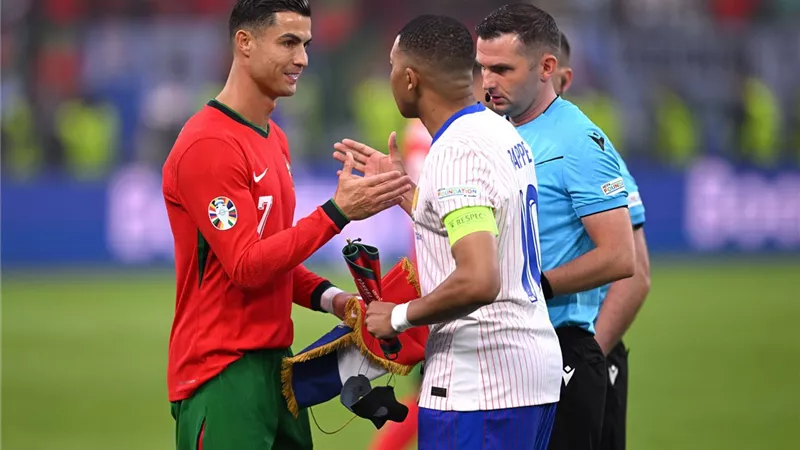 مبابي: رونالدو قدوتي.. وأتواصل معه باستمرار