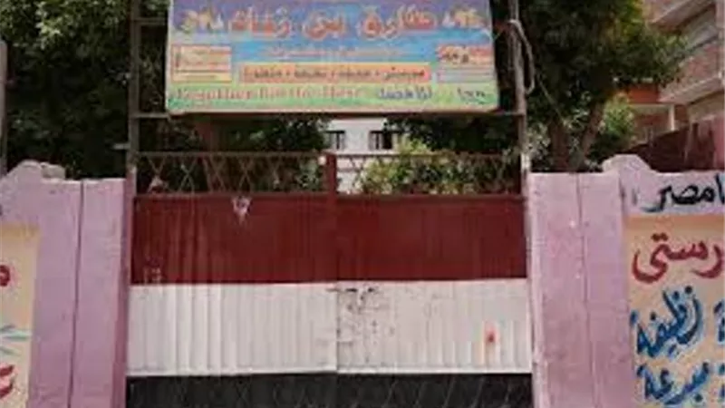 إصابة معلم بعد تعدٍ من ولي أمر في مدرسة ابتدائية بأسيوط والنقابة: كرامة المعلم خط أحمر