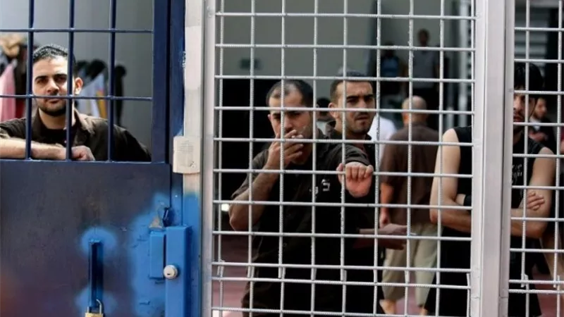 إعلام عبري: عدد الأسرى الفلسطينيين تراجع إلى 1718 بدلا من 1722
