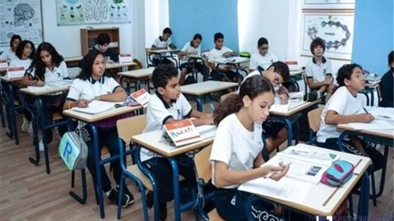 التعليم تؤكد على أهمية تصحيح كتب التقييمات للطلاب بصفة دورية