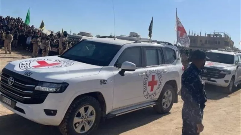 بدء عملية تبادل الأسرى الفلسطينيين والمحتجزين الإسرائيليين في قطاع غزة