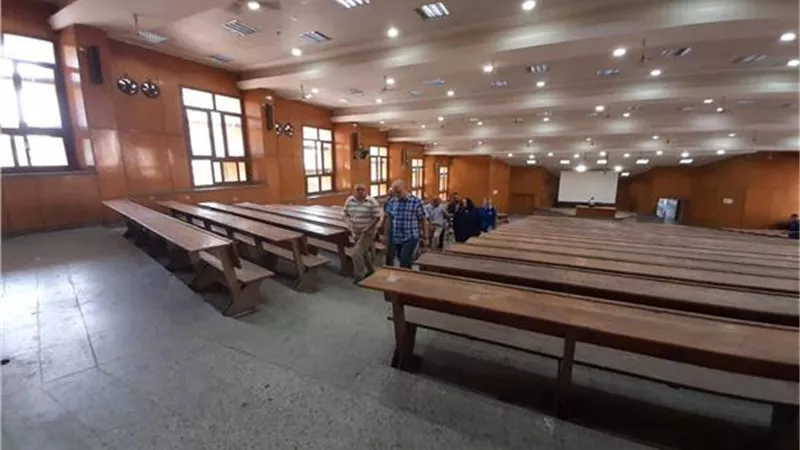 تطوير الأجهزة التعليمية والخدمية بمدرجات تجارة عين شمس
