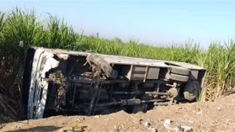 انقلاب أتوبيس عمال لشركة مصر للألومنيوم فى قنا