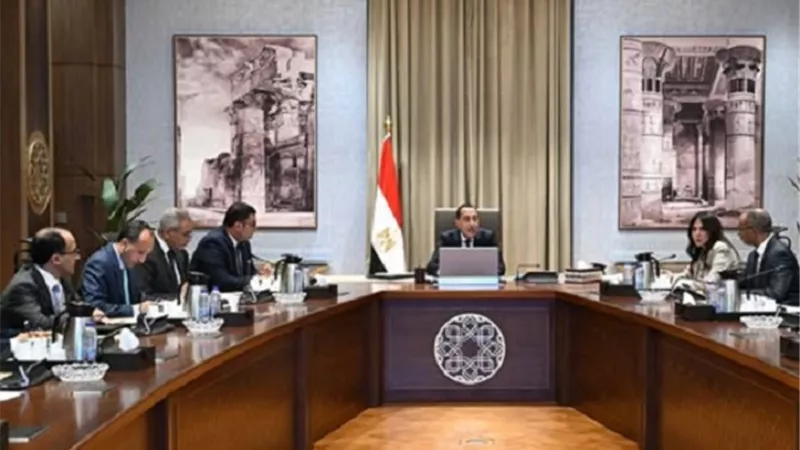 رئيس الوزراء يتابع تنفيذ محطات تحلية شمال سيناء
