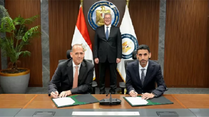 وزير البترول يشهد توقيع عقد حفر 5 آبار غاز جديدة بالبحر المتوسط