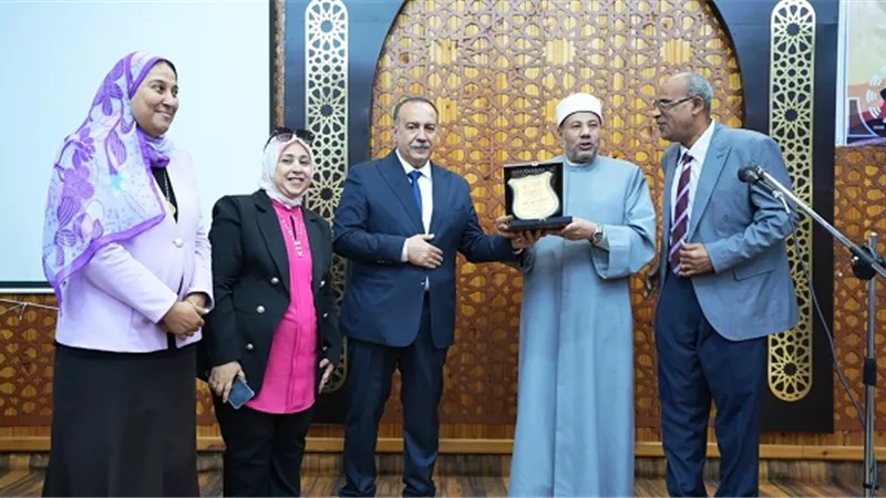 محافظ أسيوط يشهد احتفالية 