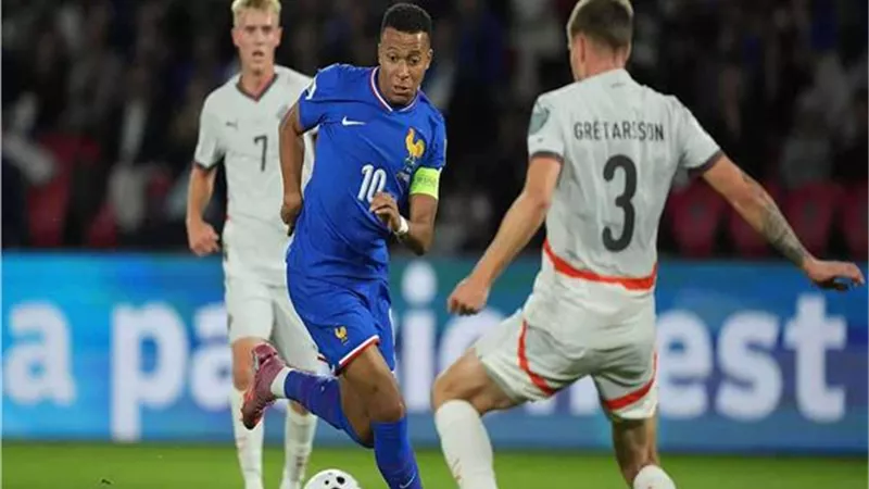 معلق مباراة فرنسا وأيسلندا اليوم في تصفيات كأس العالم
