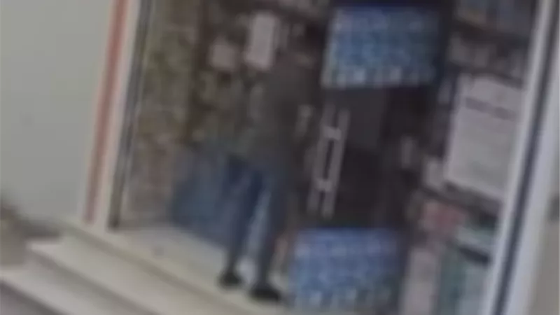 سوهاج.. ضبط عامل ارتكب أفعالا خادشة للحياء بعاملة بصيدلية