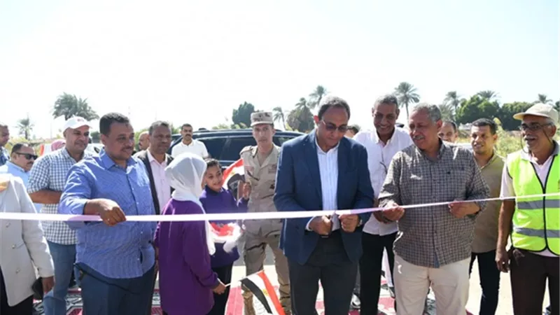 محافظ قنا يفتتح مجمع مواقف السيارات الجديد بأبوتشت