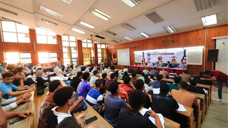 رئيس جامعة كفر الشيخ يستقبل طلاب الطب البيطري الجدد