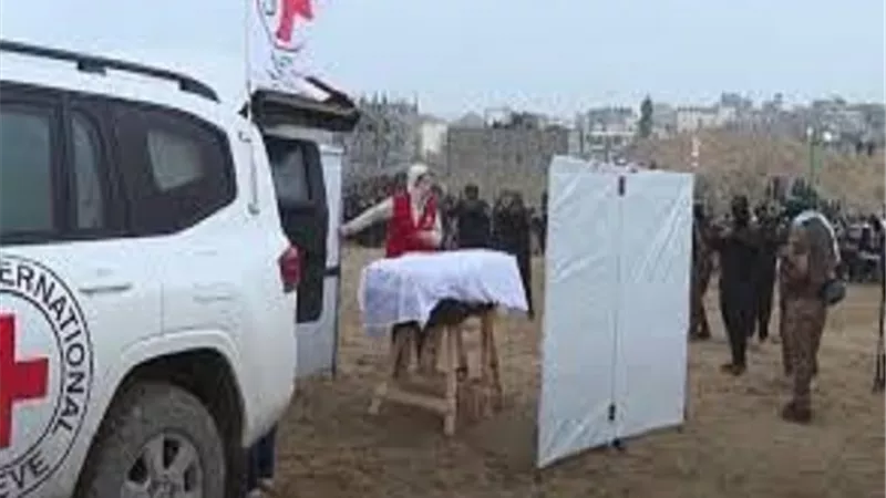 جيش الاحتلال: الصليب الأحمر تسلم جثتي محتجزين إسرائيليين
