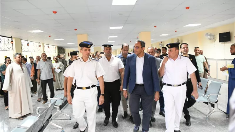 محافظ قنا يتفقد مبنى المرور الجديد بنجع حمادي