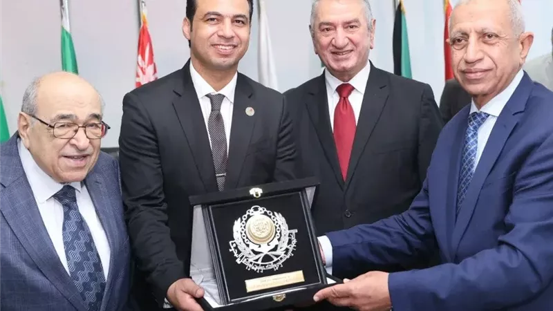 شركة الشحنة الكهربائية برئاسة علي سالم توقع برتوكول تعاون مع الأكاديمية العربية للعلوم والتكنولوجيا بحضور مصطفى الفقي