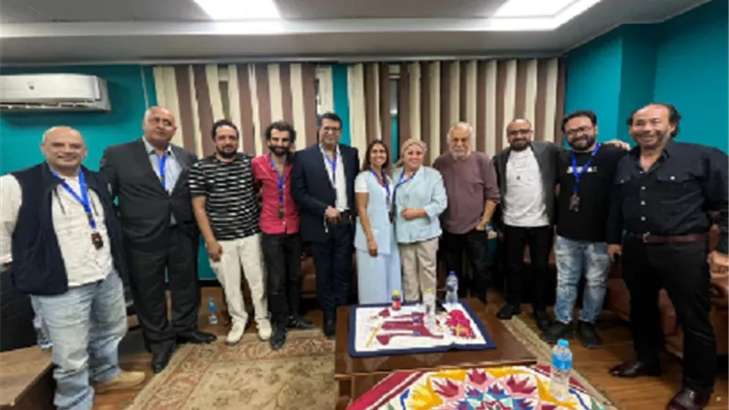 لجنة تحكيم مهرجان نقابة المهن التمثيلية المسرحى تجتمع بـ اشرف زكى
