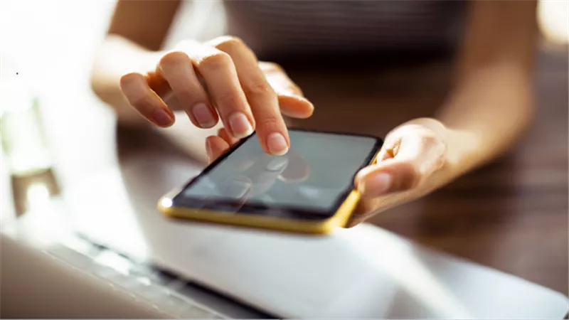 دراسة: الوقت الذي تستخدم فيه هاتفك قد يفضح حالتك النفسية