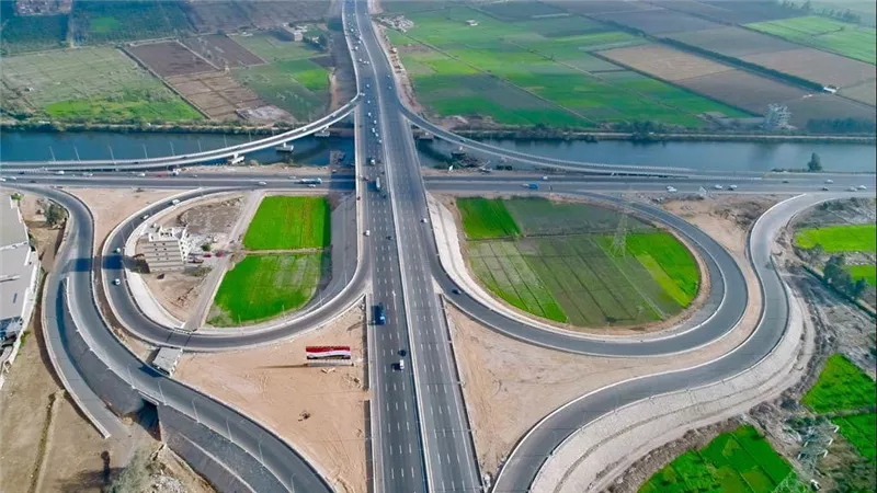 النقل: القيادة السياسية تولي اهتمامًا غير مسبوق بقطاع النقل