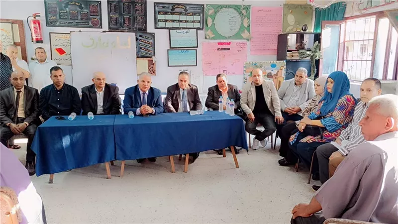 مدير تعليم الفيوم .. يشهد طابور الصباح وتحية العلم بمدرسة سنهور