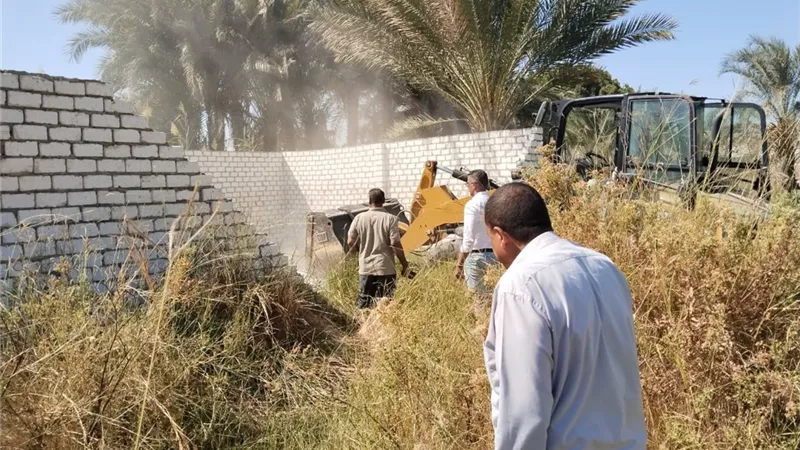 الأقصر.. إزالة 9 حالات بناء مخالف فى حملة مكبرة بالبياضية