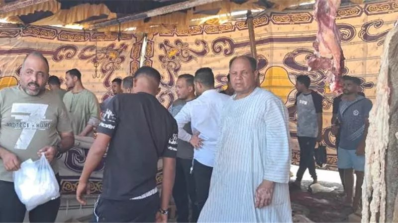 إقبال على مبادرة خير بلدنا لتوفير السلع بأسعار مخفضة بالقصير