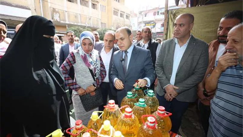 عبد المعطى يتفقد سوق «اليوم الواحد» للسلع الغذائية والاستهلاكية